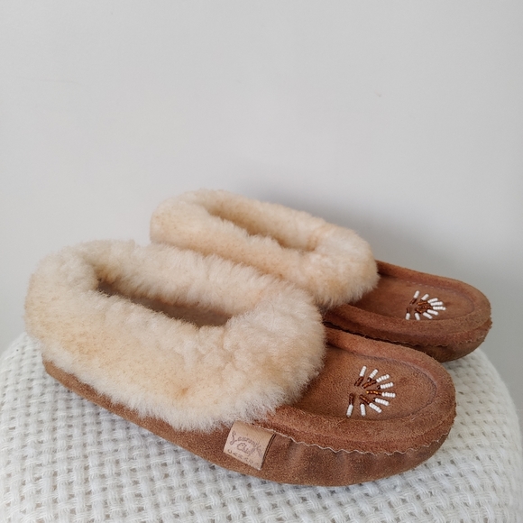 Laurentian Chief Suede Leather Sheepskin Fur Moccasins Beaded Size 6 / 6.5 - Picture 3 of 15